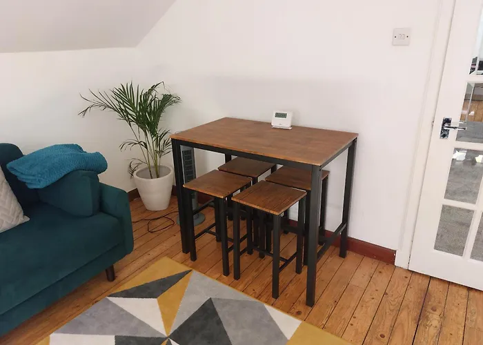 Bright - Central - Sleeps 10
