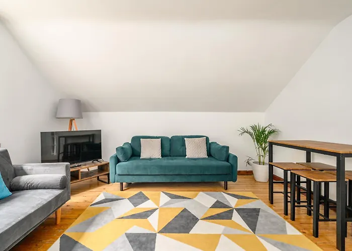 Bright - Central - Sleeps 10